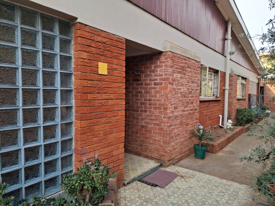 6 Bedroom Property for Sale in Uitsig Free State
